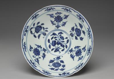 图片[2]-Bowl with foliated rim and underglaze-blue decoration of  sprays of flowers and fruits, Hsuan-te reign (1426-1435), Ming dynasty-China Archive